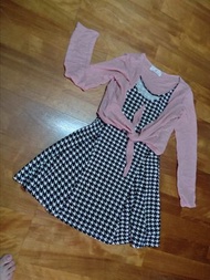 粉色外套+千鳥格背心裙#五折清衣櫃