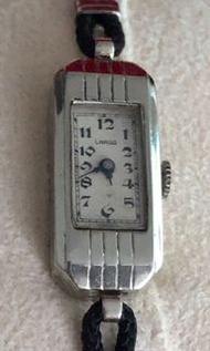1960年代瑞士LARGO女裝機械手錶，上練，25mm x 10mm， 長型機蕊，17 石，揭殼，配合黑繩帶。狀態良好。