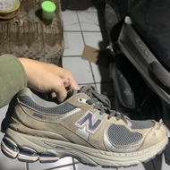 nb 2002r light grey size 41.5 second
