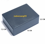 Box x3 7.5cm x 10 x 3.5cm black plastic box x3 plastic container
