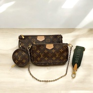 莉亞精品♡LV M44813  五合一 綠 九新美包