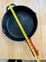 Cast Iron Skillet with Red Handle 生鐵鑊
