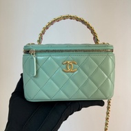 Chanel handle手提盒子化妝包 貴氣綠 小羊皮 皮穿鏈 彩虹帶