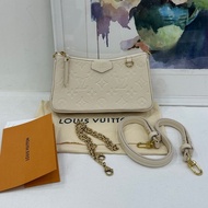 LV Easy Pouch On Strap 路易威登 女士包款 奶油白純皮 壓花牛皮 肩背包 晶片有購證 尺寸：20*12cm
