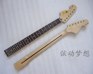 บังโคลนเขย่าสองครั้งรุ่น STQ คอกีตาร์ไฟฟ้า24 Frets ด้ามจับกีตาร์ย้อนกลับ Headstock ขนาดใหญ่ที่จับรูป