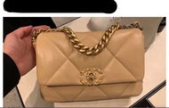 100%全新 CHANEL 23cf 小號 淺藍色 荔枝皮淡金扣，CHANEL 19 小號 山羊皮 奶茶色