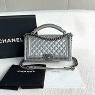 Chanel香奈兒 宮廷限定款手柄Leboy 中號 牛皮珍珠灰復古銀扣手提包 肩背包