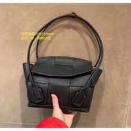 Bottega Veneta Arco 33 classic hand-woven handbag shoulder bag