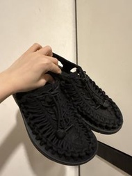 KEEN 黑色編織涼鞋