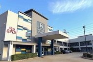 Hotel Royale IAH Airport North Houston I-45