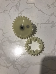 [HCM]Bộ nhông bơm nhớt ( nhờn) máy cưa xích STIHL MS381