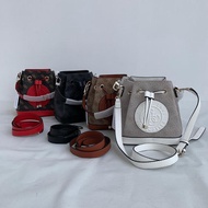 Tas Guess Nadia bucket Hobo 2021