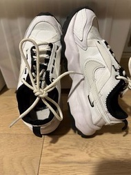 Nike 女款運動鞋