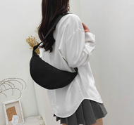 Tas Kanvas Uniqlo Mini Wanita Selempang Waist Bag Sling Bag Shoulder Round Bulat Uniqlo Cewek / Tas 