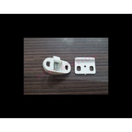 PUTIH White catches / plastic door tic tac