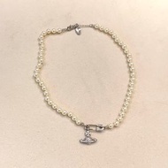 全新正品現貨 Vivienne Westwood 西太后 MINI BAS RELIEF CHOKER  浮雕 土星珍珠項鍊 貨號：63030006W127W127