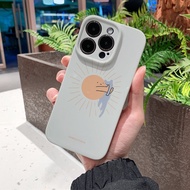 Simple Cute Fun Sun Hug Cat Phone Case Suitable for iPhone 8PLUS 16 XS 12PRO 11 13 14 15PLUS 16PROMA