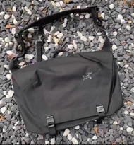 💎ARC'TERYX 始祖鳥 Granville10L 不死鳥郵差包｜香港戶外機能防水耐磨單肩斜挎胸包 健身登山背包