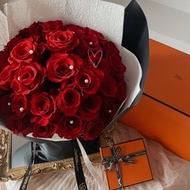 Luxurious Love 33朵奢華進口頂級紅玫瑰圓形花束