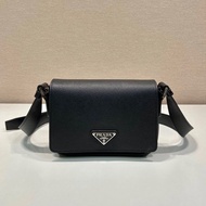 PRADA普拉達 郵差包單肩包 男款