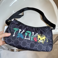 Tokidoki Joint Tiger Year Limited Messenger Bag กระเป๋าสะพายใต้วงแขน 2780 Crescent Bag