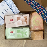Ice Cream Gift Set - Old School Hawker Ice Cream, Rainbow Bread< Magnolia