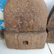 eklek alias tempat keris/arit jaman dlu.. eklek primitif art.