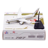 JC Wings 1: 400 Airplane Model Wings Royal Airlines Boeing B787-8 V8-OAS Lapel Version