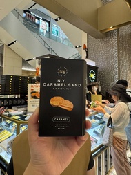 日本東京人氣手信 N.Y.C. SAND招牌CARAMEL焦糖夾心餅乾 杏仁拖肥糖味  季節限定 蜜桃茶焦糖味