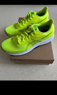 ASICS 跑鞋