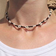 Daisy chain necklace