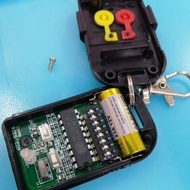 Autogate 330MHz Door Access Remote Control 330Mhz or 433Mhz SMC5326P 8pin DIP switch (Included Batte
