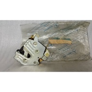 MERCEDES-BENZ W201 190E FRONT DOOR LOCK RIGHT