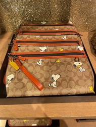 【 Coach X Peanuts Carry All Pouch In Signature Canvas With Snoopy Woodstock Print 】