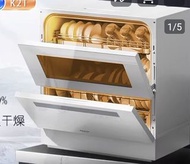 全新 Panasonic 洗碗機，大容量 上下洗 熱水 烘乾碗筷  自動入水 適合一般家庭  免費送貨 保用一年 全新有盒 標準三腳插頭 適合香港  接裝入水 排水喉