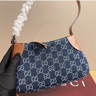 Comes with a folding , size 22*13cm, ff8cc