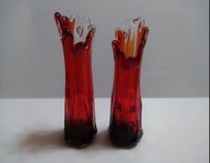 早期厚胎玻璃酒紅色花瓶2只