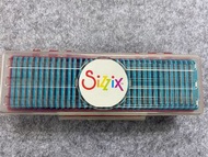 Sizzix.   26 個字母 die cut