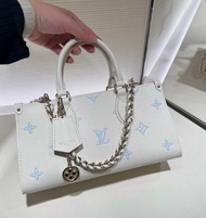全新LV LOUIS VUITTON ONTHEGO EAST WEST 老花滿印 牛皮 單肩袋 斜孭袋手袋白色拼藍色M27577