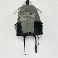 adidas尼龍背包/雙肩包，綠色，古著衣物。
