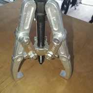 Treker Bearing 3 feet Gear Puller Three Jaw Size 4" / 20 X 120 (YM)