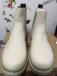 Dr. Martens Chelsea Boots 米白色
