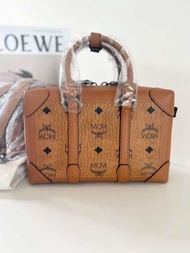 รับประกันแท้💯 หมอน MCM SMALL E/W SOFT BERLIN CROSSBODY