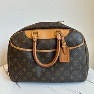 Lv 小珍包 大款～～可以當旅行袋