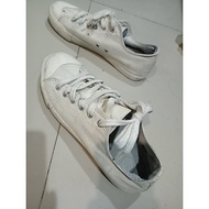 White Sneakers (Second Hand) With Laces Size 24 Cm. The Shoe Head Is Leather. Comfortable To Wear In