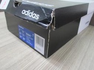 Adidas #7-1/2  黑/白空鞋盒 (角邊有裂開，便宜賣) 