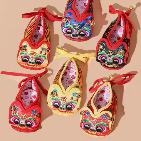 Baby Ancient Embroidery Tiger Head Shoes Baby Small Bell Traditional Chinese Garments Soft Sole Tige
