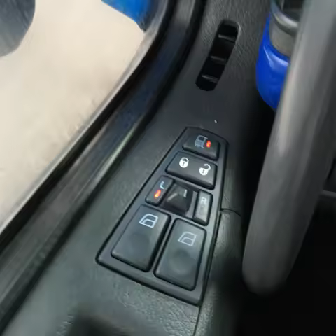 Driver Passenger Side Electric Power Window Switch 20752915 20752918 20752919 20752922 for Volvo Tru