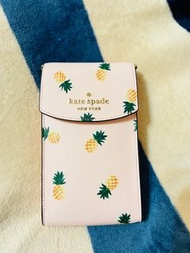 KATE SPADE 防刮皮革釦式斜背手機包-夏日鳳梨系列