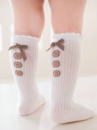1雙柔軟、舒適且時尚的白色運動膝上襪,具有公主風格,適用於嬰兒女孩